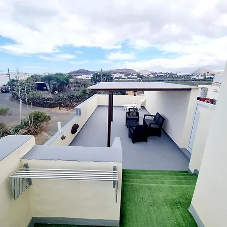 En Con Vista Al Mar Апартаменты Мала